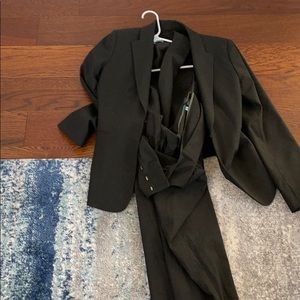 Like new Antonio melani 3 piece suit